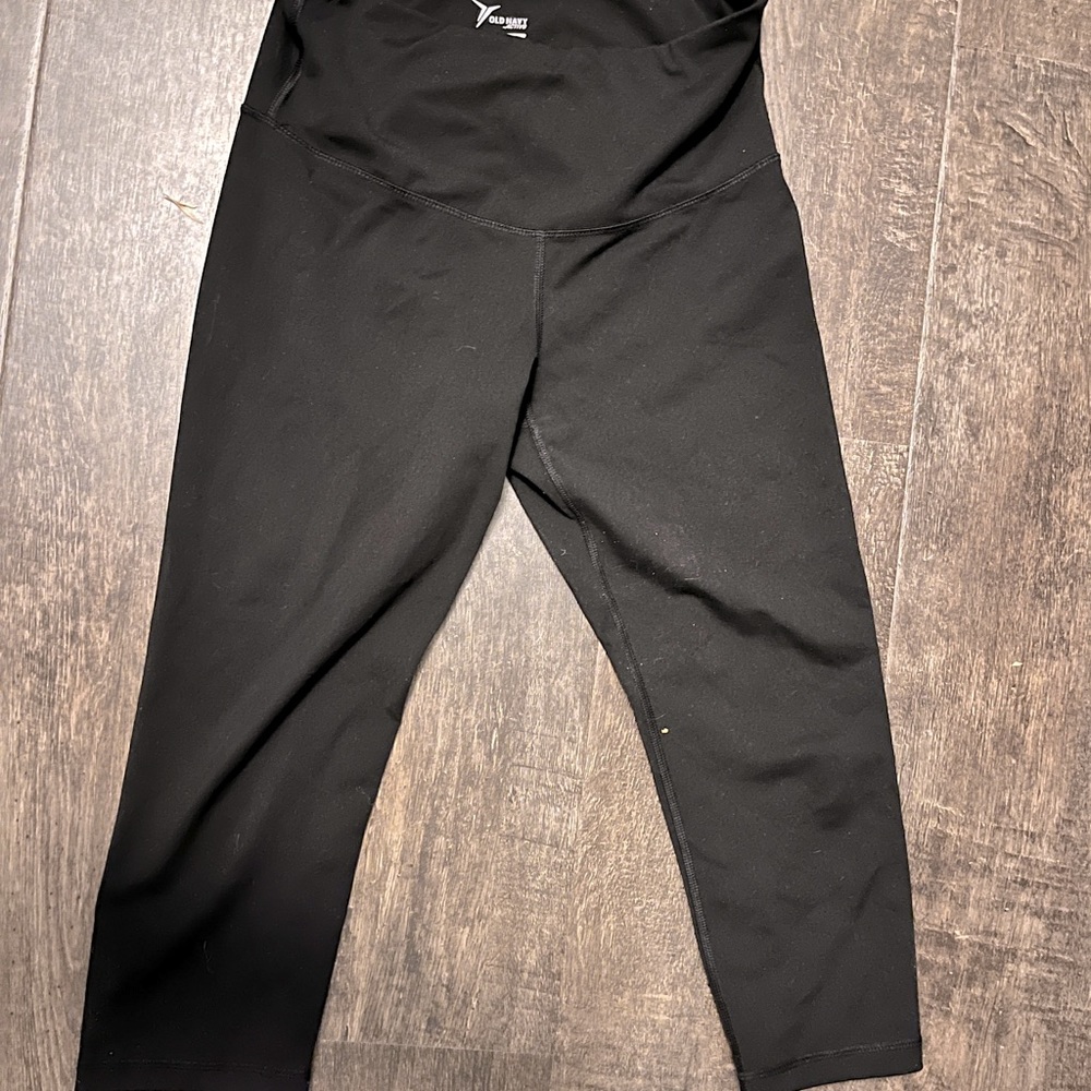 Black Capri workout leggings